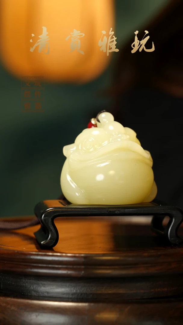 玉《三足金蟾》手把件摆件