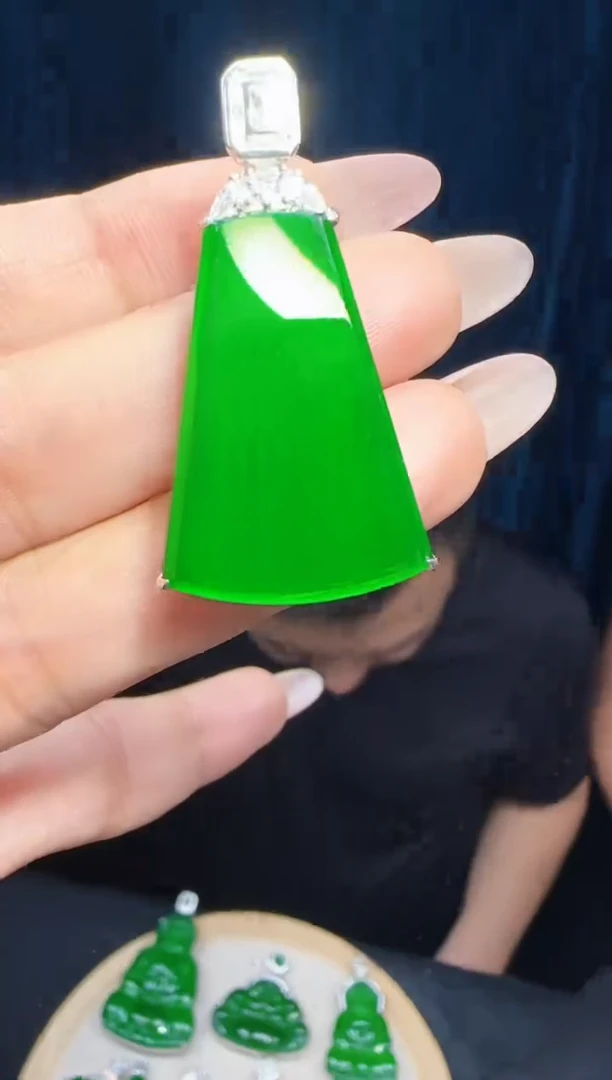 未镶嵌定制翡翠翡翠吊坠90