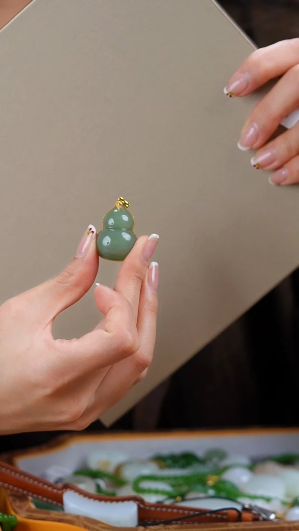 吊坠(不含链)18K金镶嵌和田玉吊坠