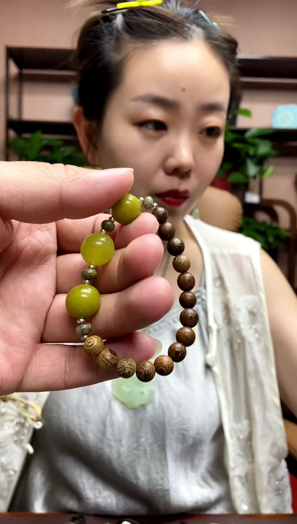 岫玉未镶嵌吊坠多样性发货发其中之一
