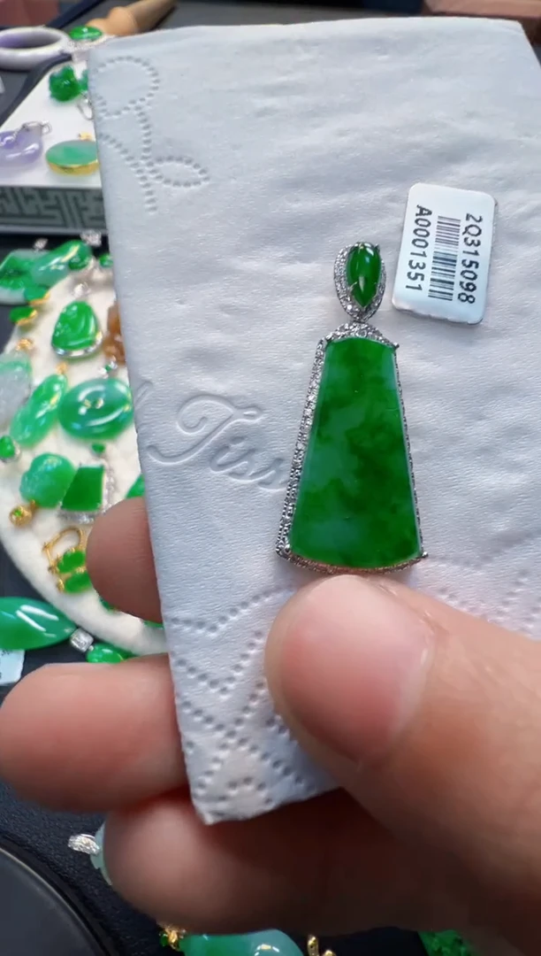 翡翠18K金镶嵌吊坠(不含链)3980