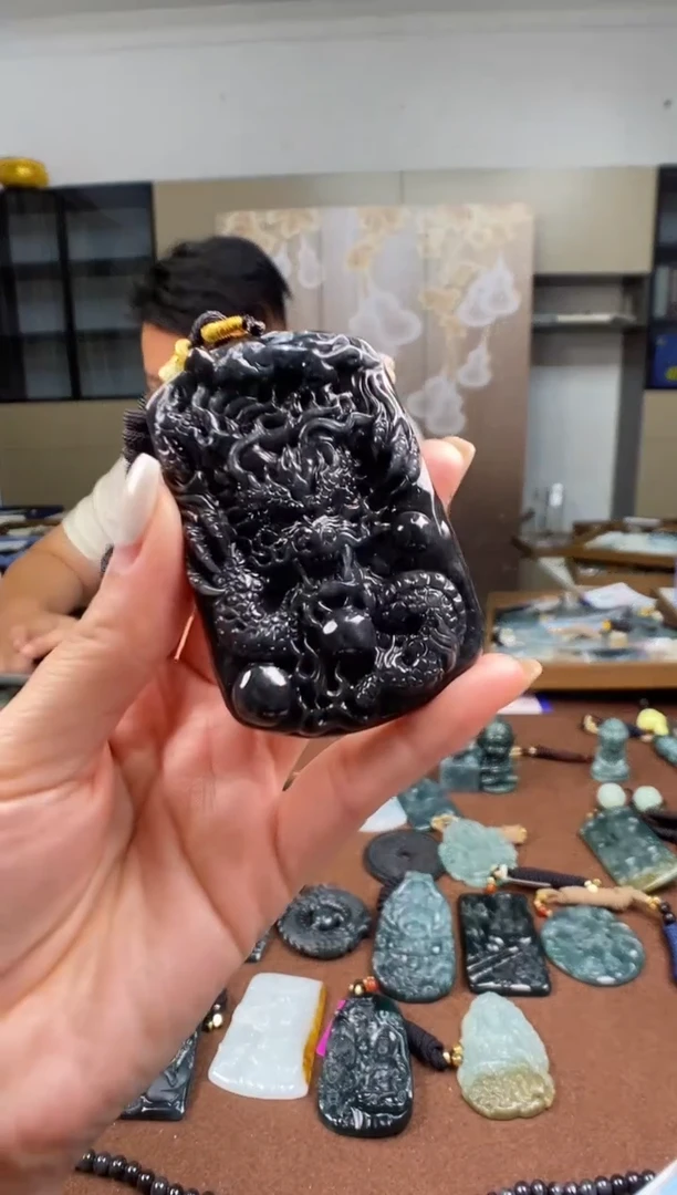颈饰未镶嵌翡翠 多样性发其一
