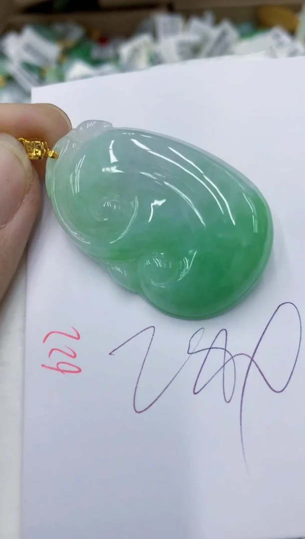 颈饰18K金镶嵌翡翠11111111111