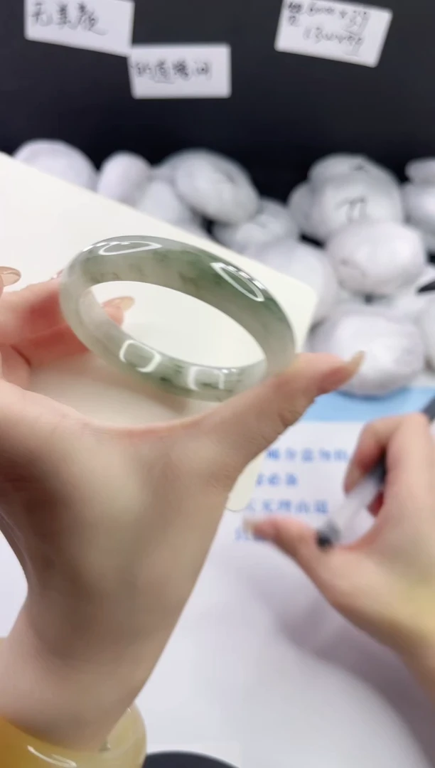 未镶嵌手镯石英质玉多样性发货L124