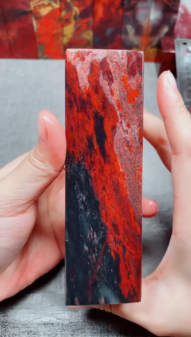 玉桂林鸡血玉素章黑底红艳血41