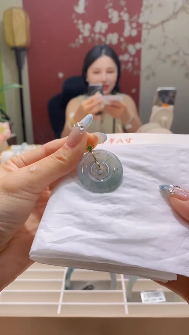 吊坠(赠链)18K金镶嵌翡翠M****?136号盼盼/翡翠吊坠
