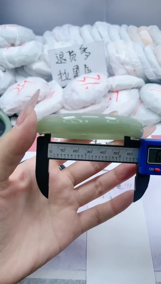 【闪购商品】石英质玉手镯未镶嵌129/64.6