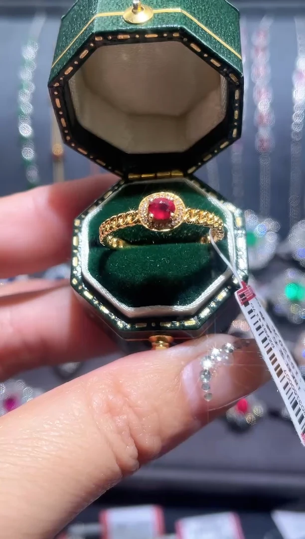 【闪购商品】红宝石戒指18K金镶嵌红宝石戒指