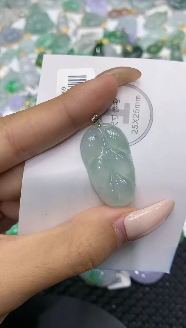 颈饰18K金镶嵌翡翠111111111111