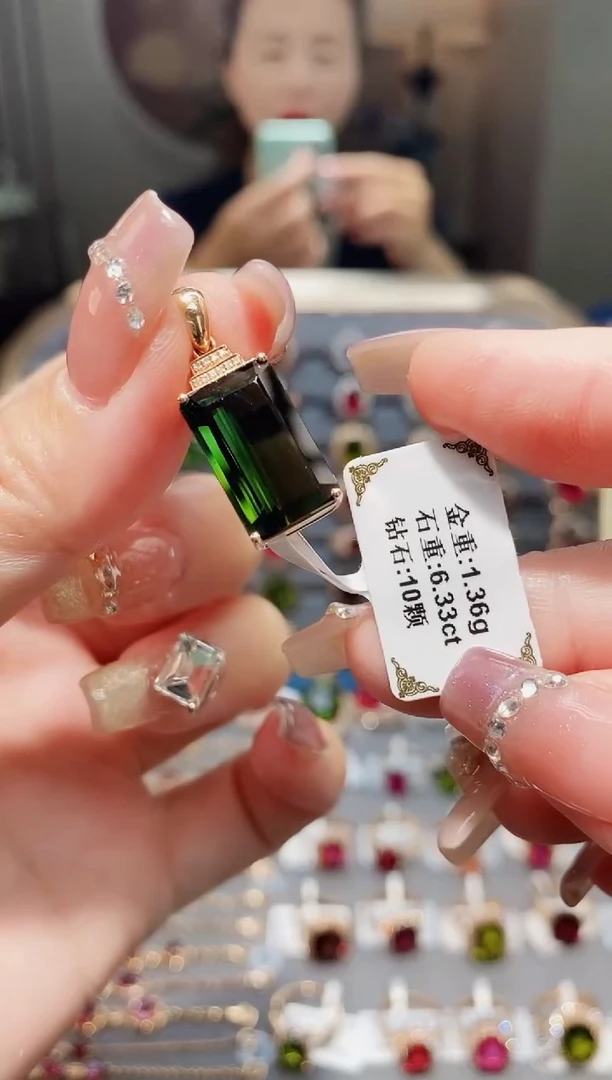 18K金镶嵌颈饰碧玺6.33