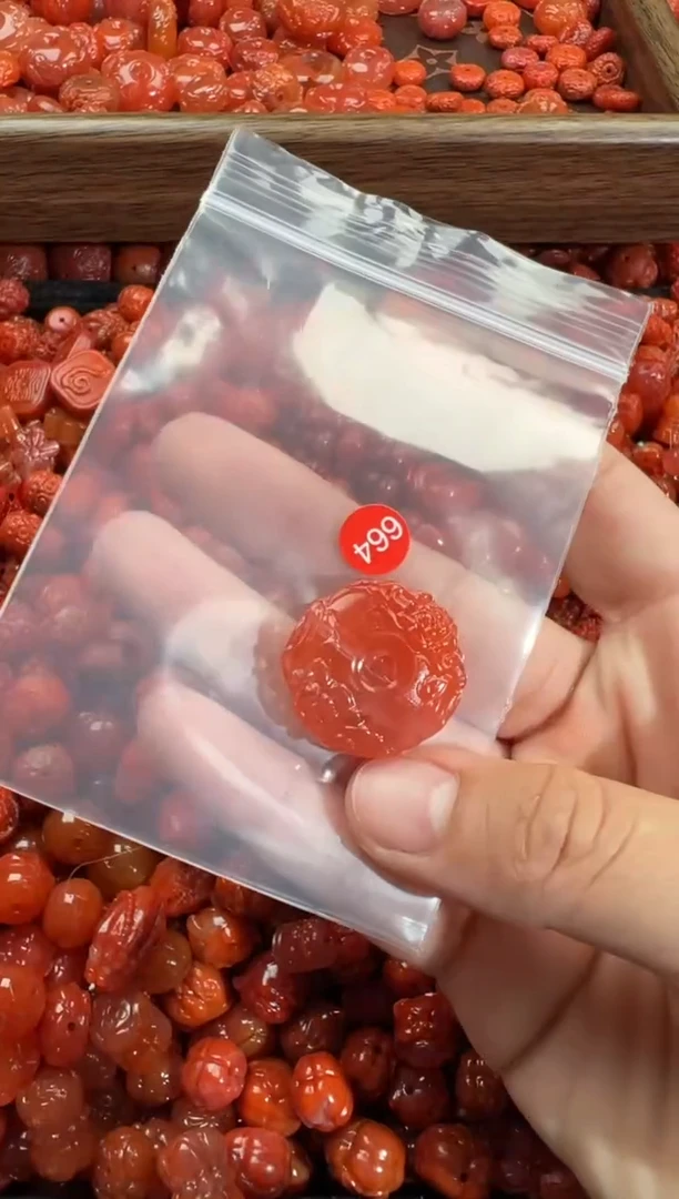 南红玛瑙未镶嵌颈饰1