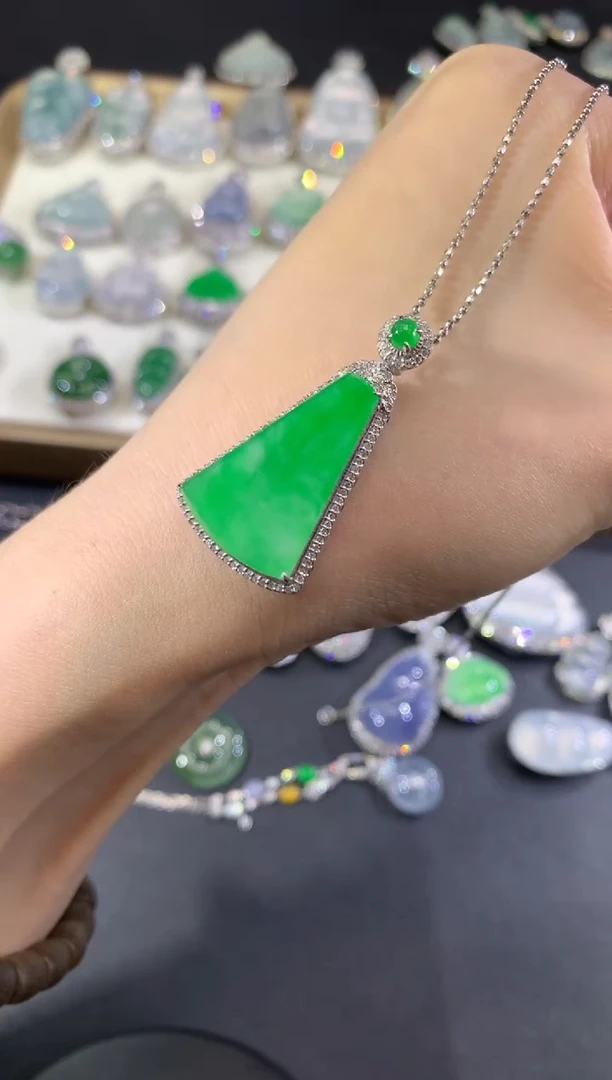 吊坠(不含链)18K金镶嵌翡翠92-无事牌（不含链和扣