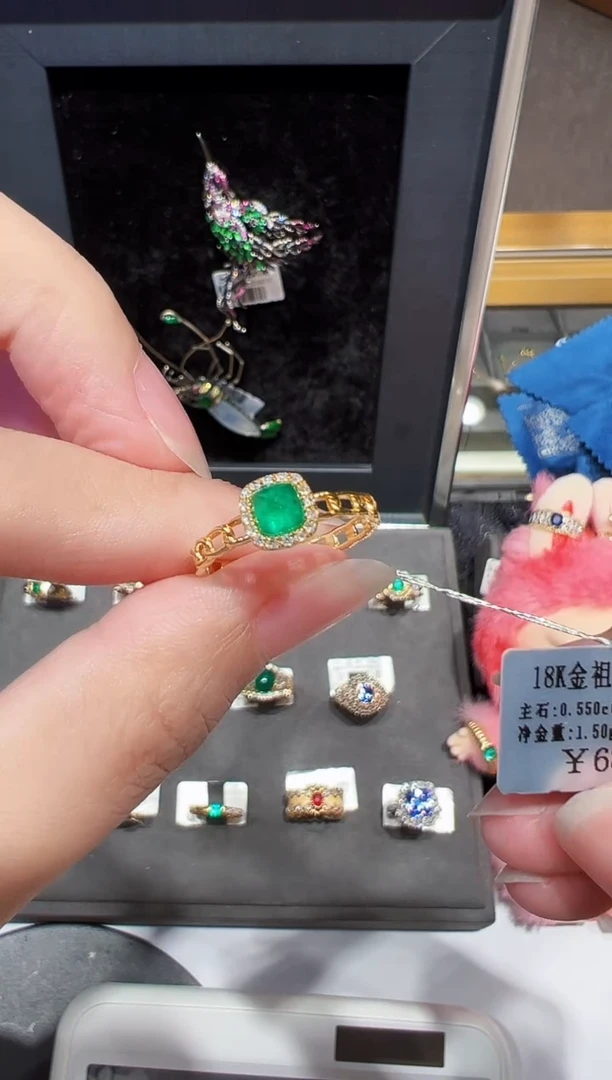 18K金镶嵌戒指祖母绿糖塔0.55ct