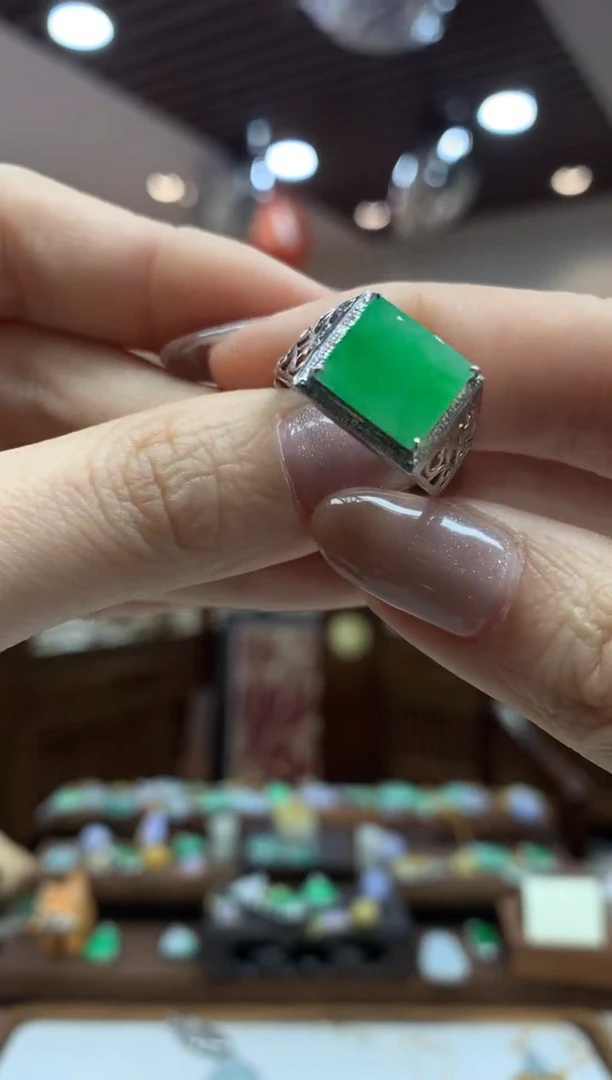 【闪购商品】翡翠戒指18K金镶嵌戒指