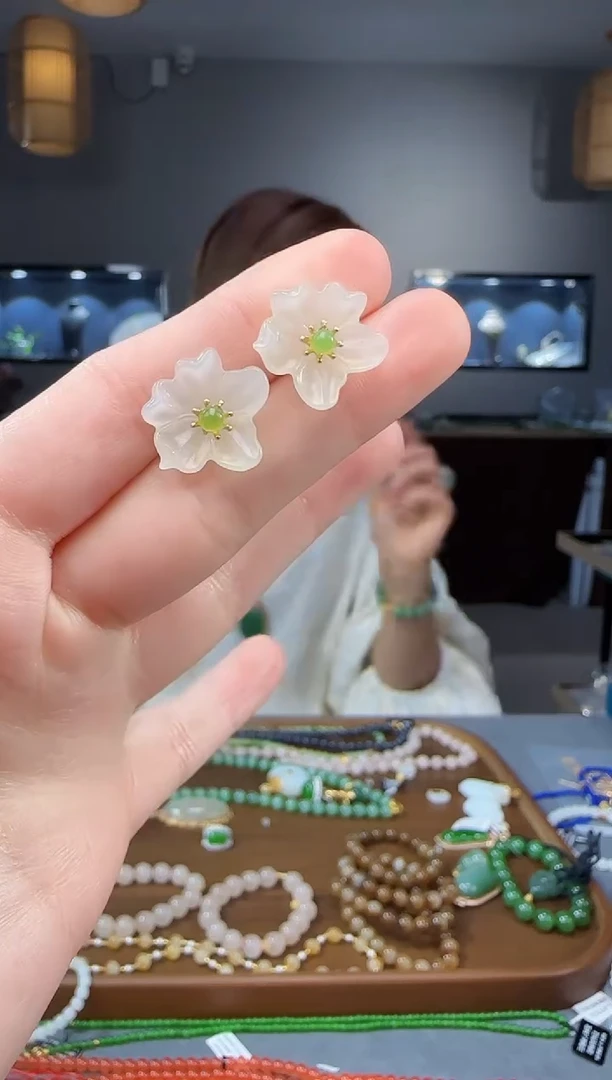 和田玉银S925镶嵌耳饰1
