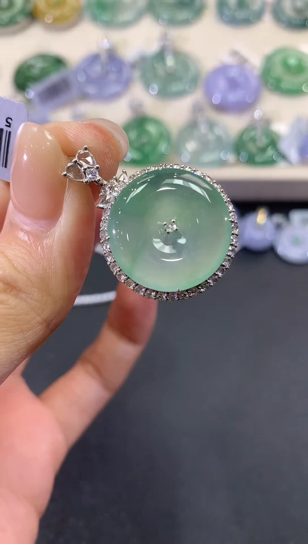 【闪购商品】翡翠吊坠(不含链)18K金镶嵌a97