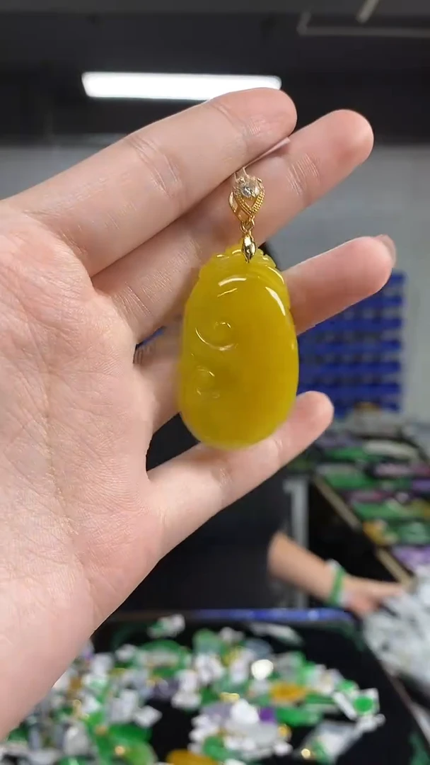 颈饰未镶嵌翡翠多样性发其一颜色微差