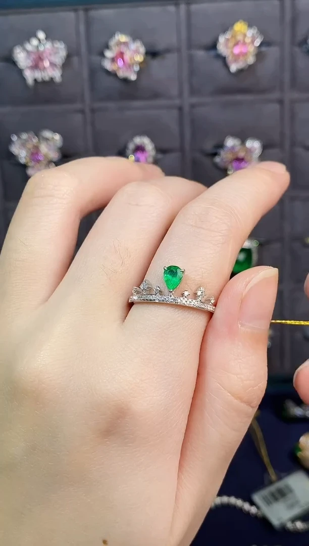 18K金镶嵌戒指祖母绿31分