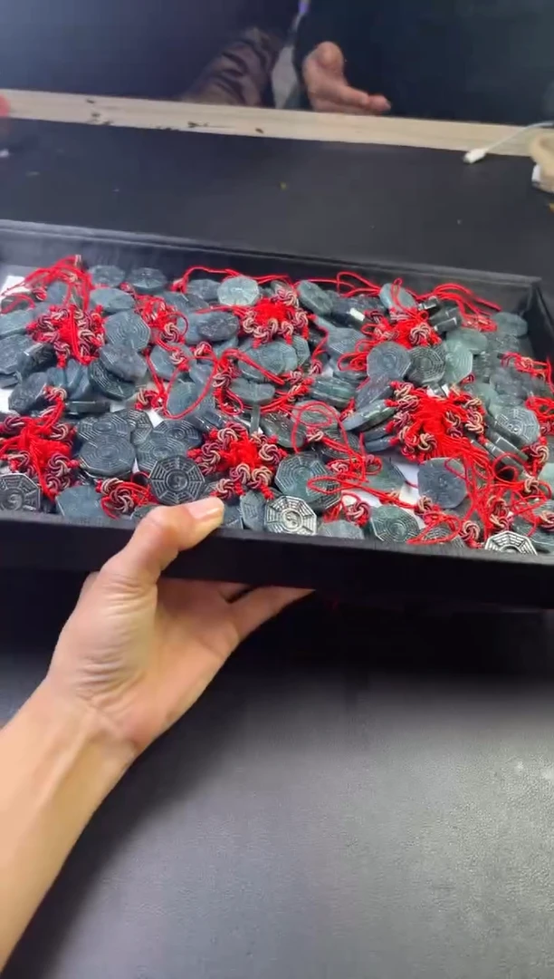 【闪购商品】翡翠挂件未镶嵌多样性发一件八卦