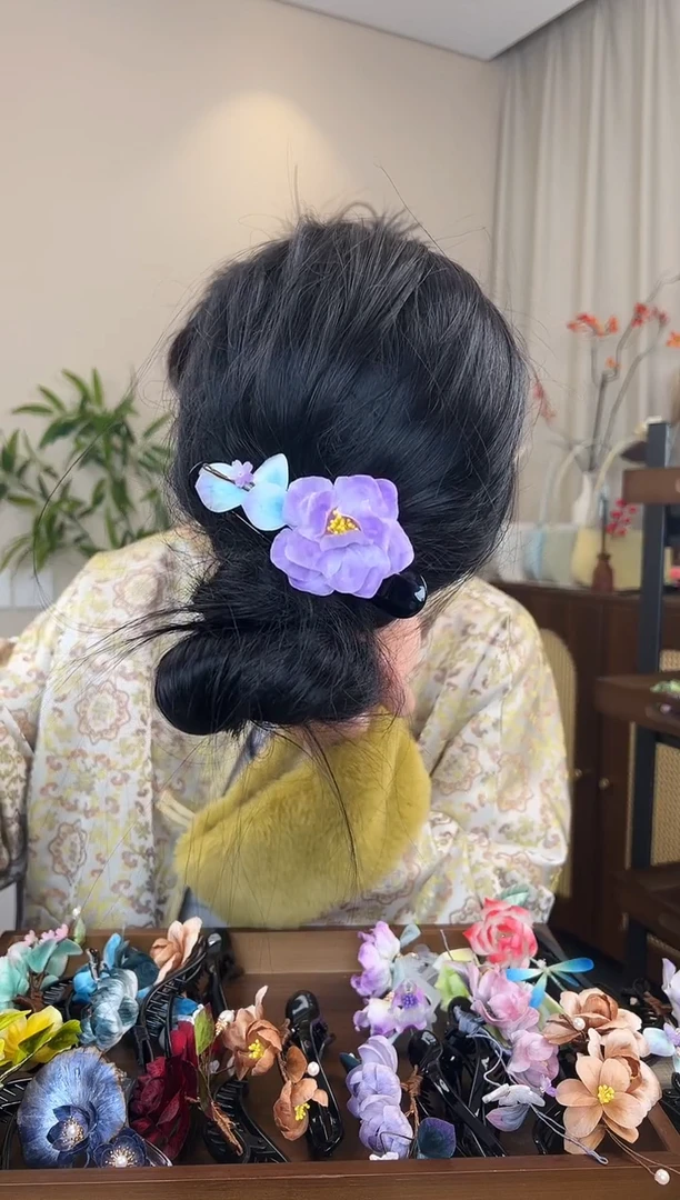 刺绣紫色绒花懒人夹