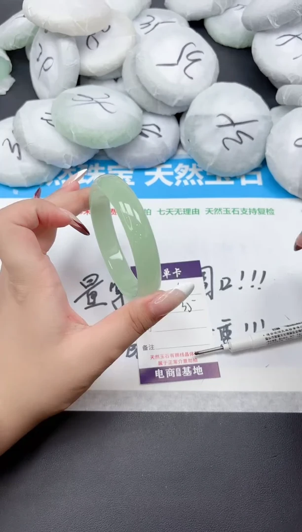 未镶嵌手镯石英质玉62-64.6