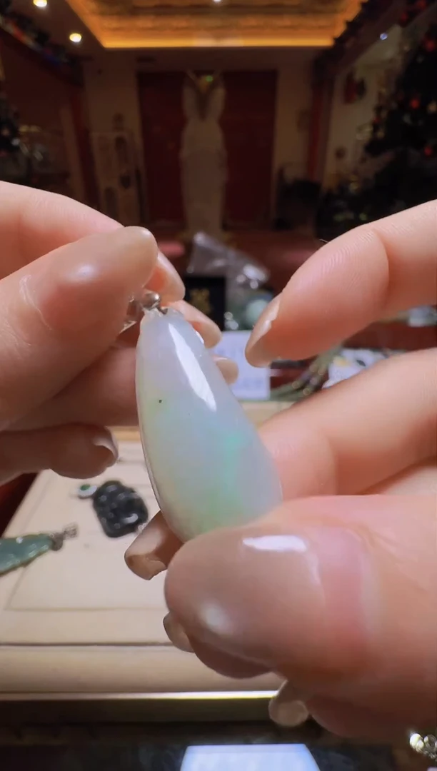 【闪购商品】翡翠吊坠(不含链)未镶嵌翡翠