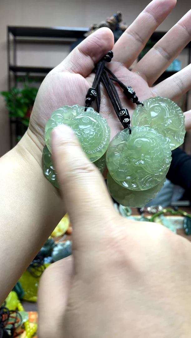 未镶嵌岫玉吊坠多样性发货发其中之一