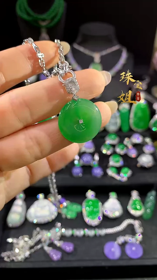 吊坠(赠链)18K金镶嵌翡翠吊坠