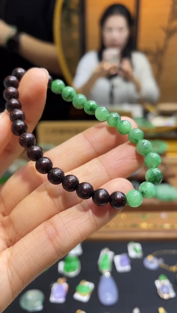 颈饰未镶嵌翡翠手串