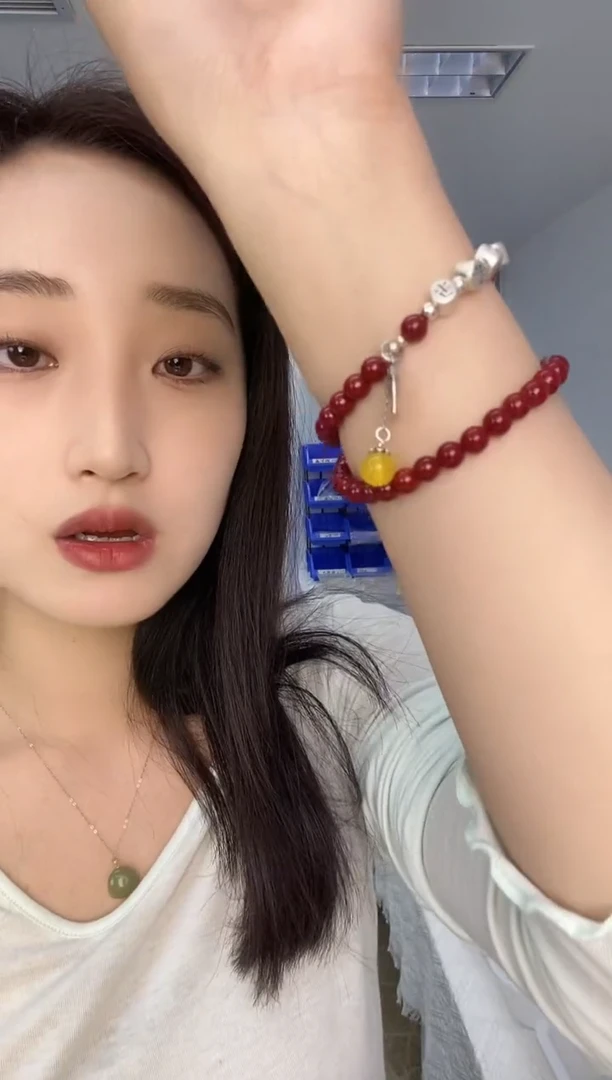 足银镶嵌蜜蜡手链天然珠宝多样性发其一