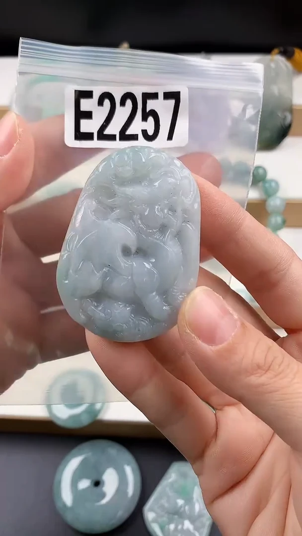 颈饰未镶嵌翡翠天然翡翠吊坠挂件