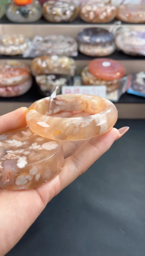 未镶嵌手镯石英质玉54