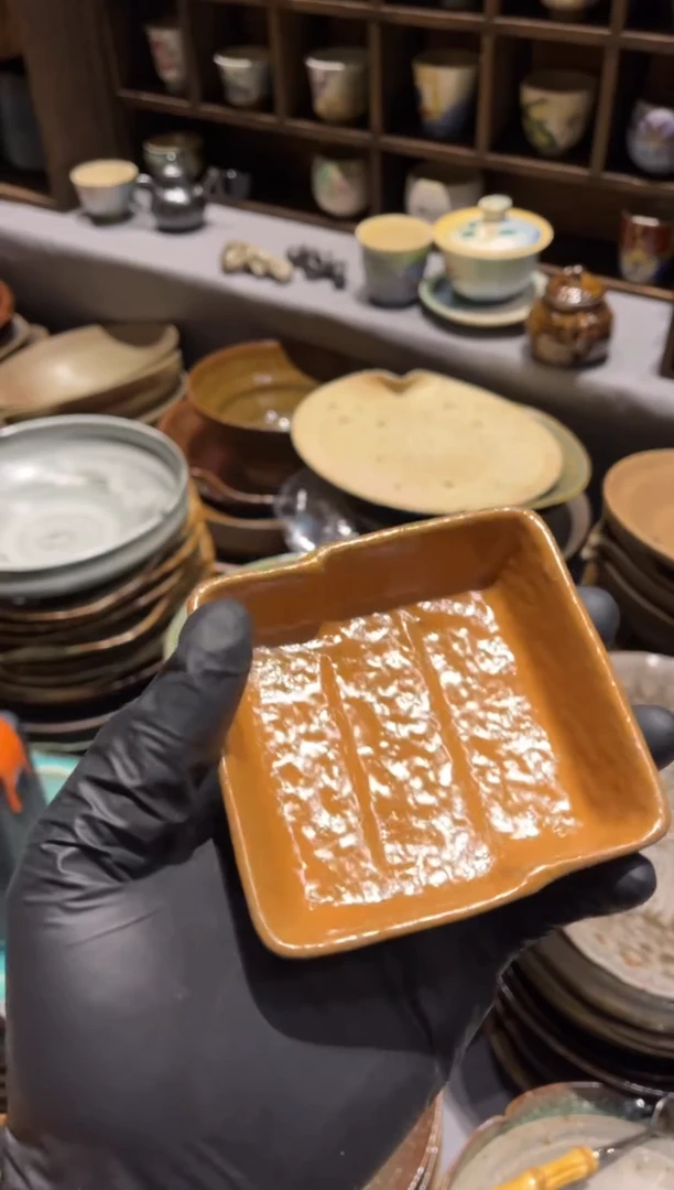 【闪购商品】瓷片842 黄色四方料碟1个