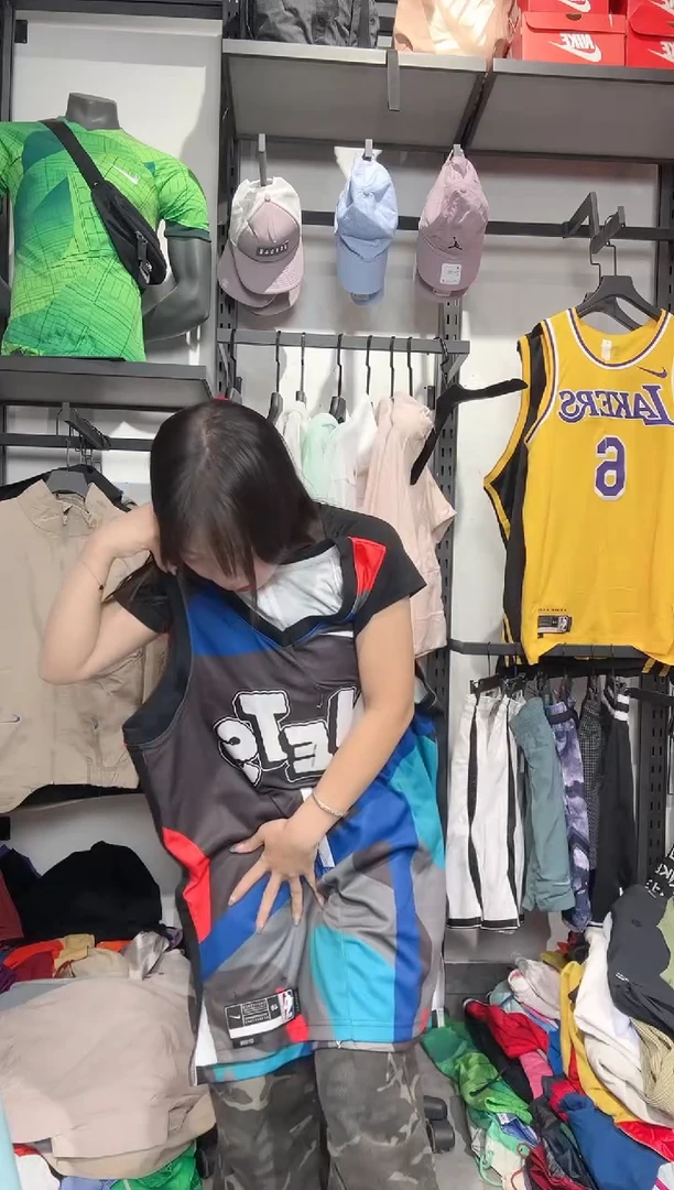 1560  编码 瑕疵款直播间过款为准 尺码