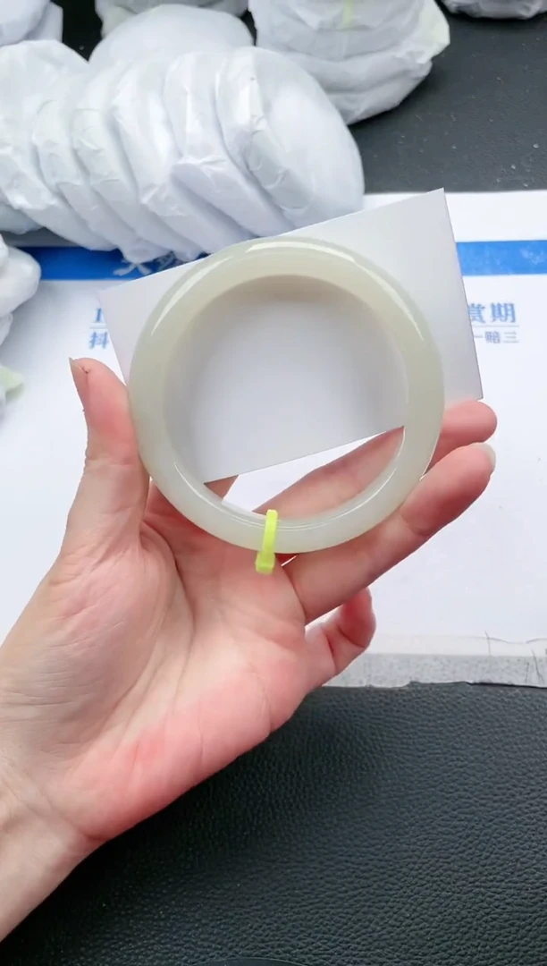 【闪购商品】和田玉手镯未镶嵌L423