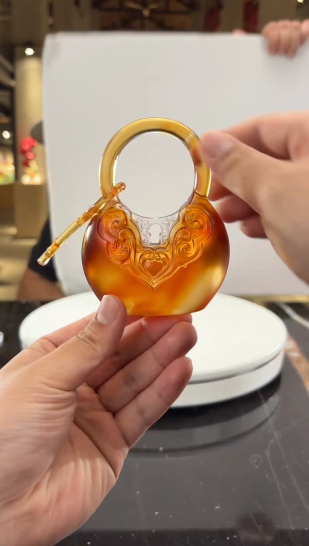 摆件水晶琉璃同心锁