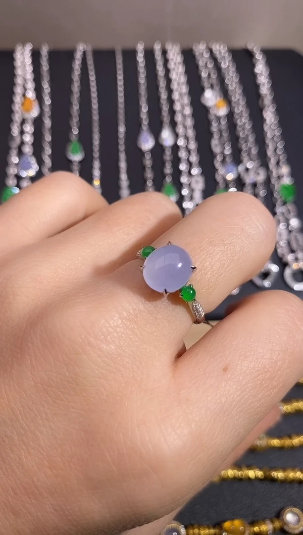 18K金镶嵌戒指翡翠戒指