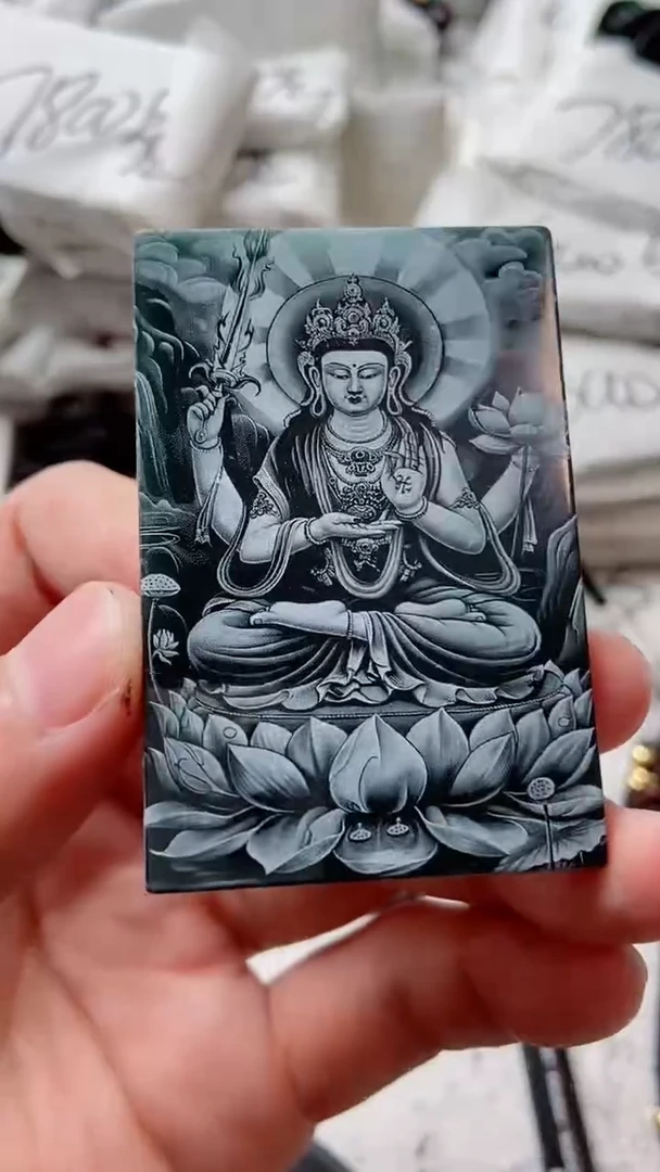 翡翠未镶嵌颈饰虎