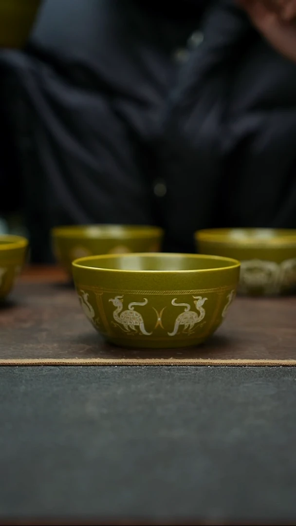 杯茶叶末釉金银卧足杯