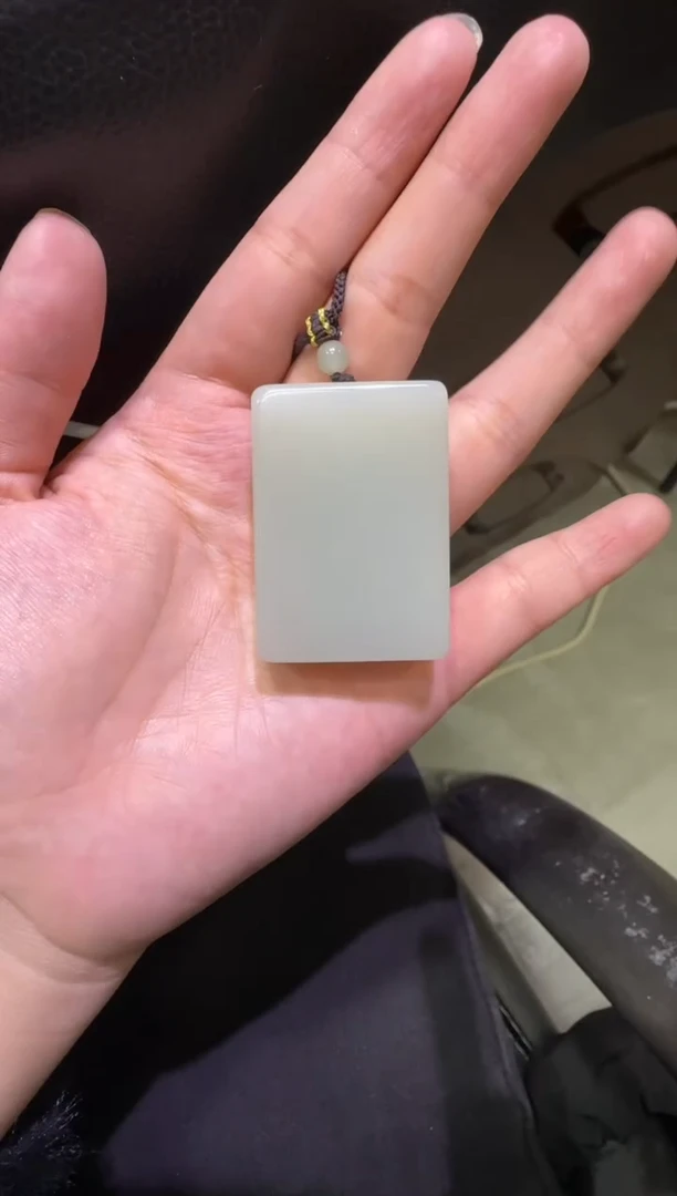 吊坠(赠链)未镶嵌和田玉近矿高清白牌子 （产地直发）