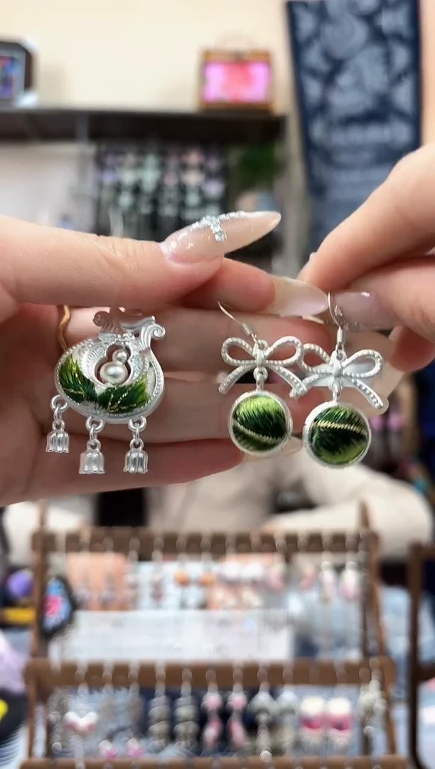 织绣民族风非遗老绣饰品328