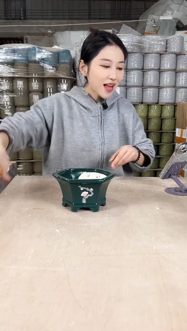 【闪购商品】陶瓷矮款六角墨绿勾花小号17x9