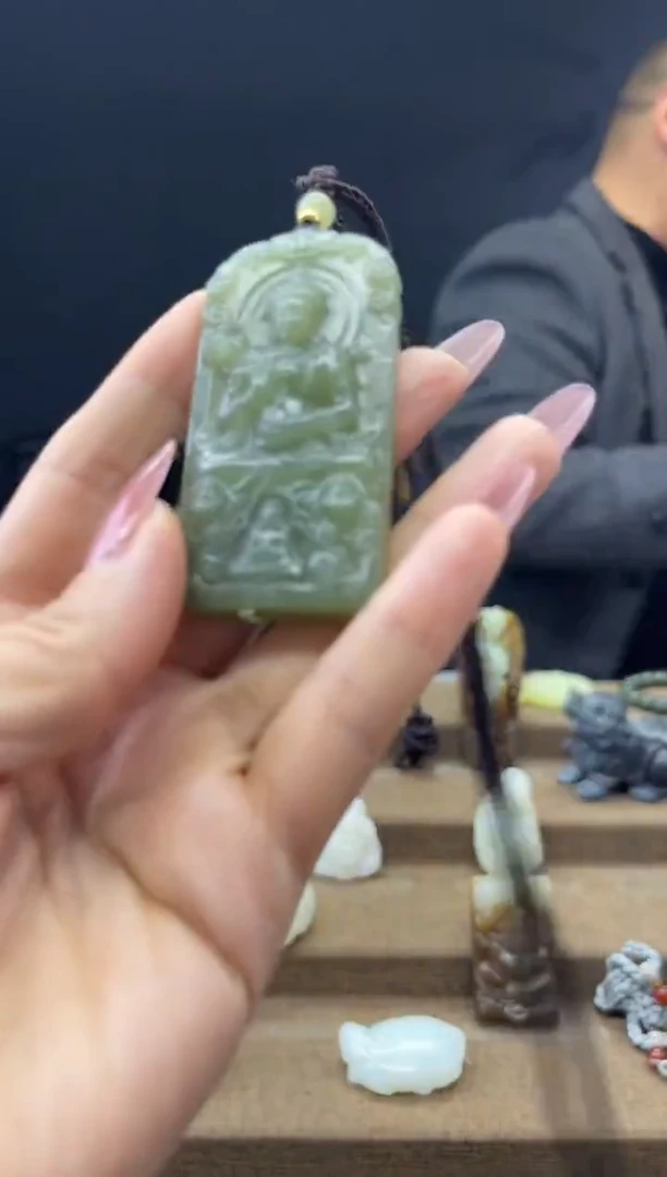 颈饰未镶嵌和田玉1