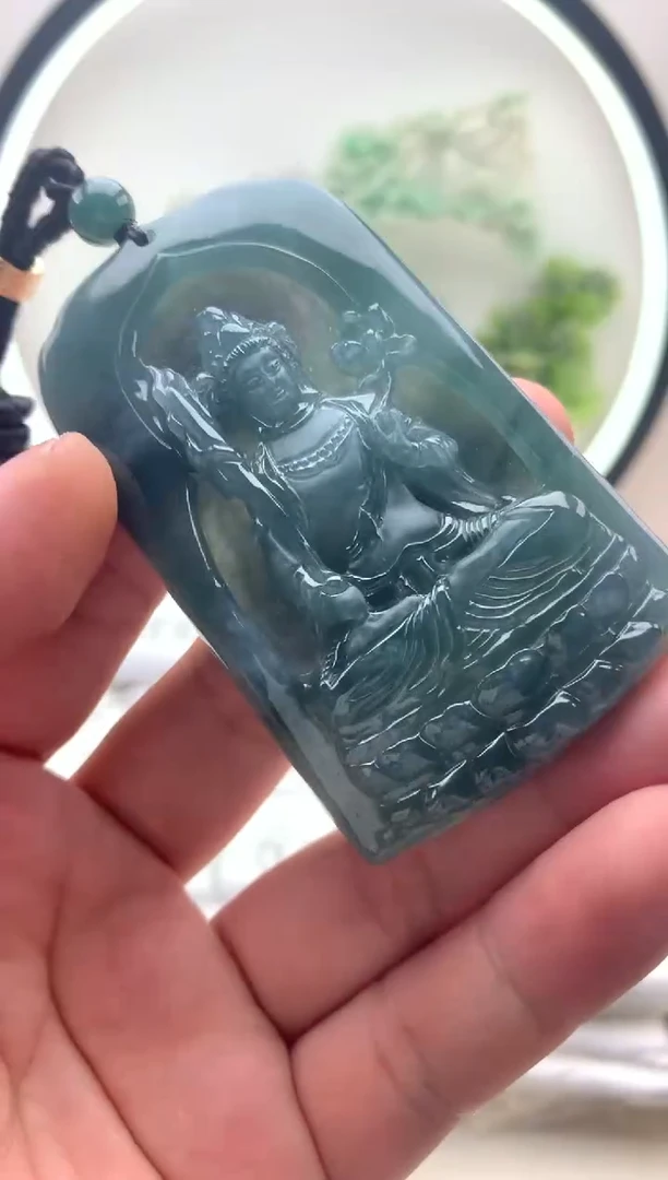 颈饰未镶嵌翡翠虚空藏