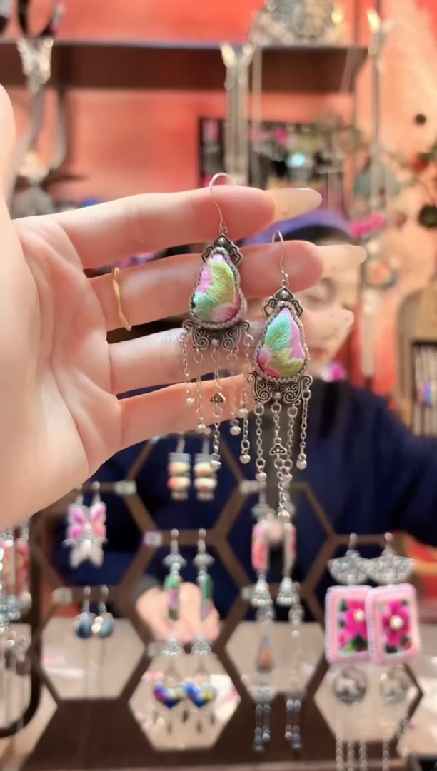 织绣云织谣民族风精美饰品 158