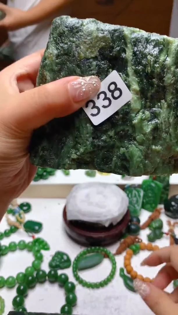 未镶嵌和田玉（碧玉）珠宝半成品0