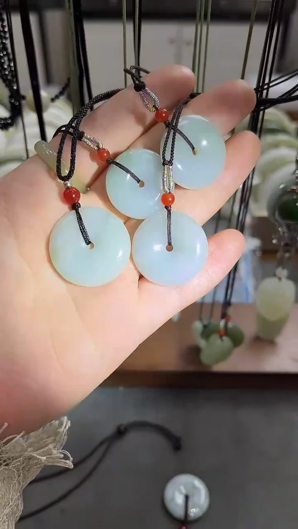 【闪购商品】翡翠颈饰未镶嵌平安扣