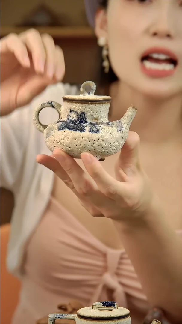 言野手作 粉引小三足壶