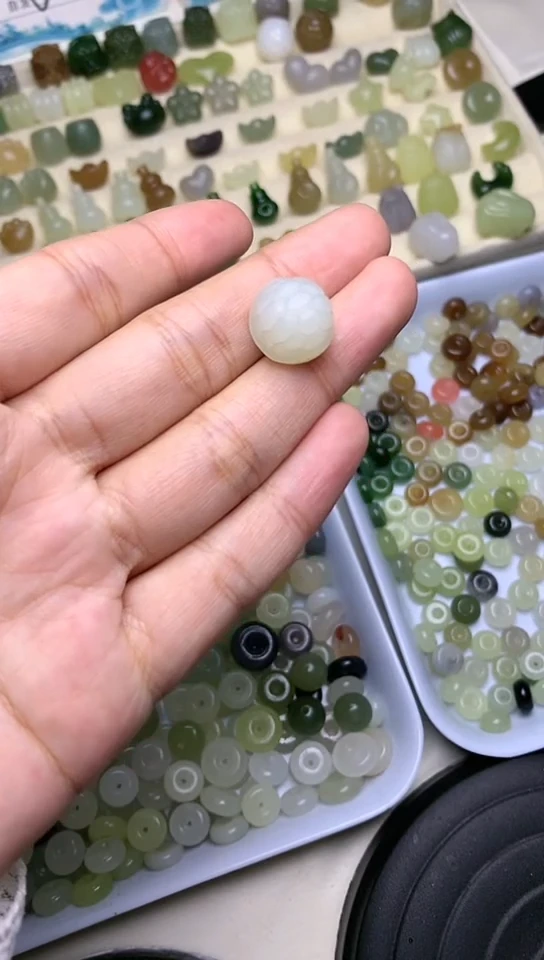 颈饰未镶嵌和田玉富甲