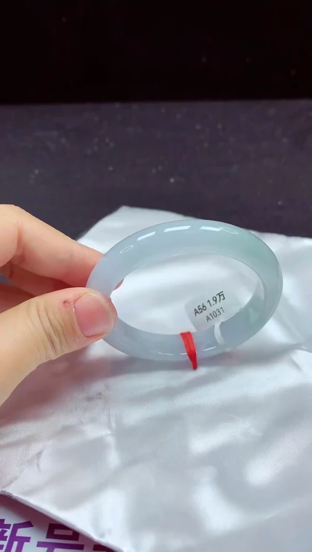 【闪购商品】翡翠手镯未镶嵌镯子56+